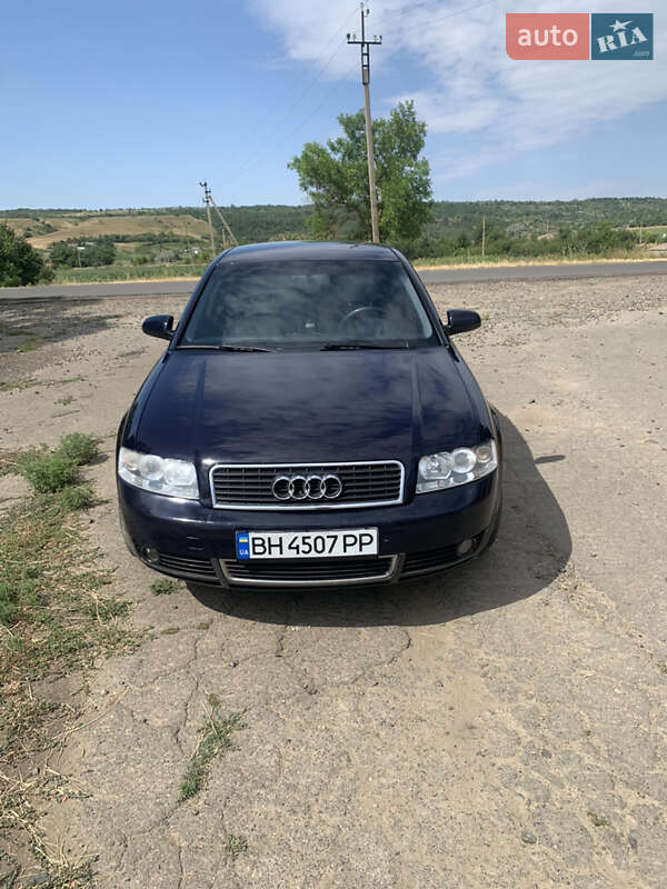 Седан Audi A4 2001 в 