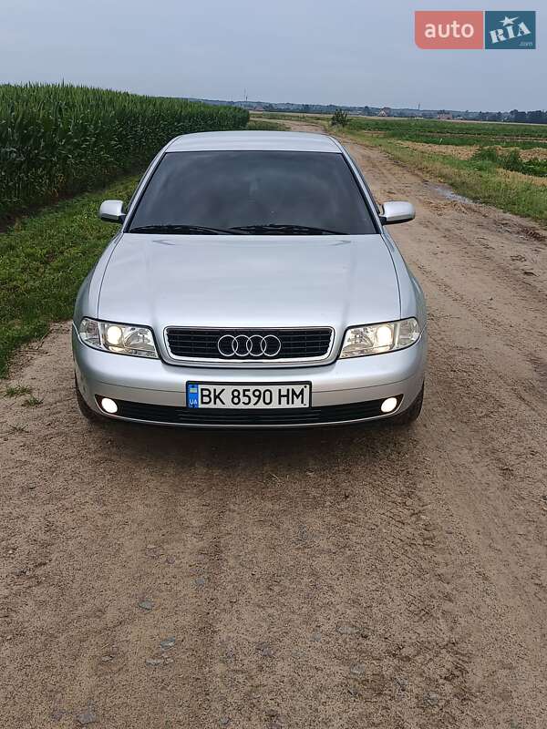 Седан Audi A4 1999 в Сарнах