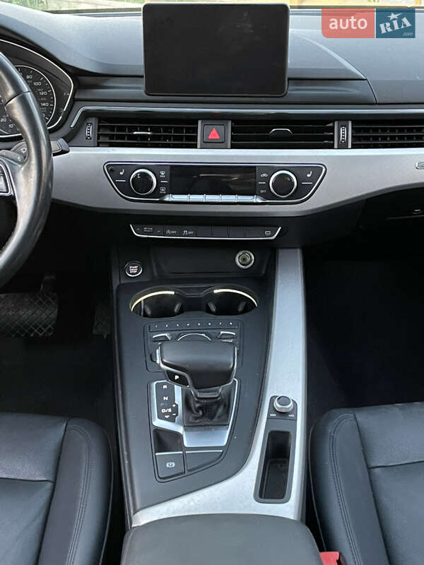 Седан Audi A4 2017 в Луцке