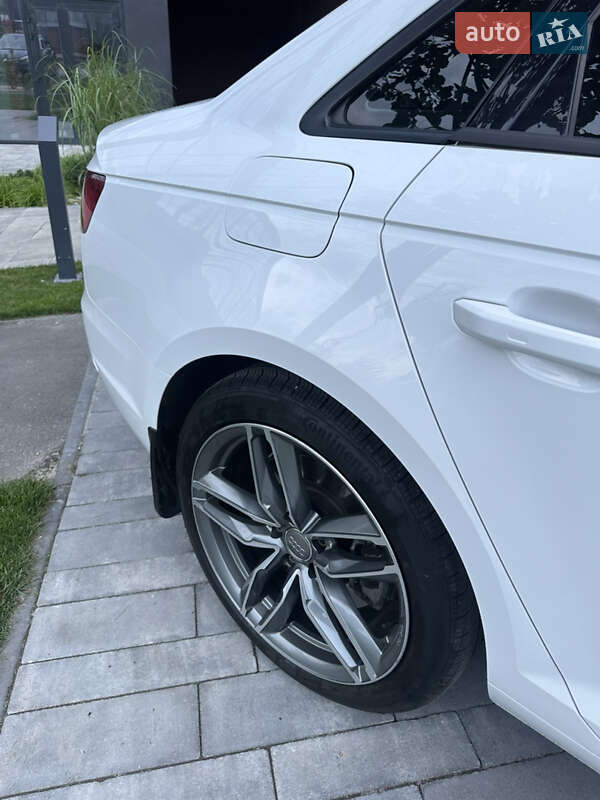 Седан Audi A4 2016 в Киеве