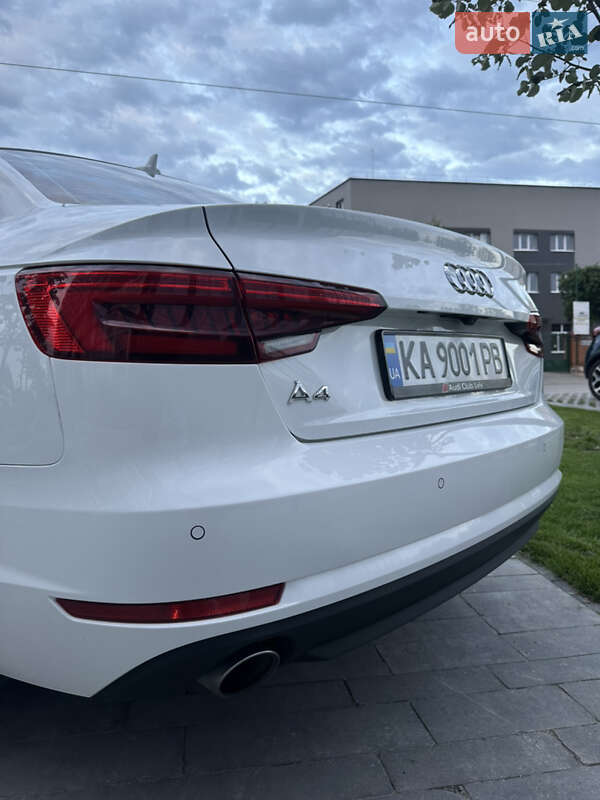 Седан Audi A4 2016 в Киеве