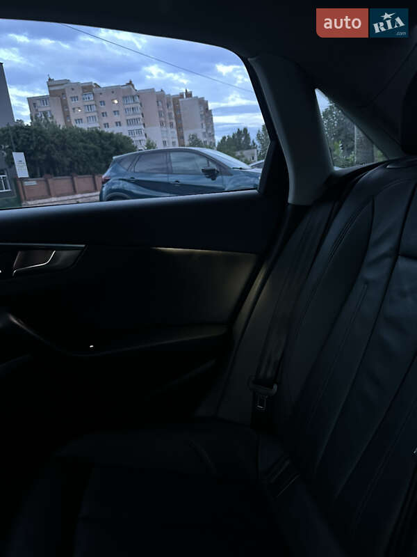 Седан Audi A4 2016 в Киеве