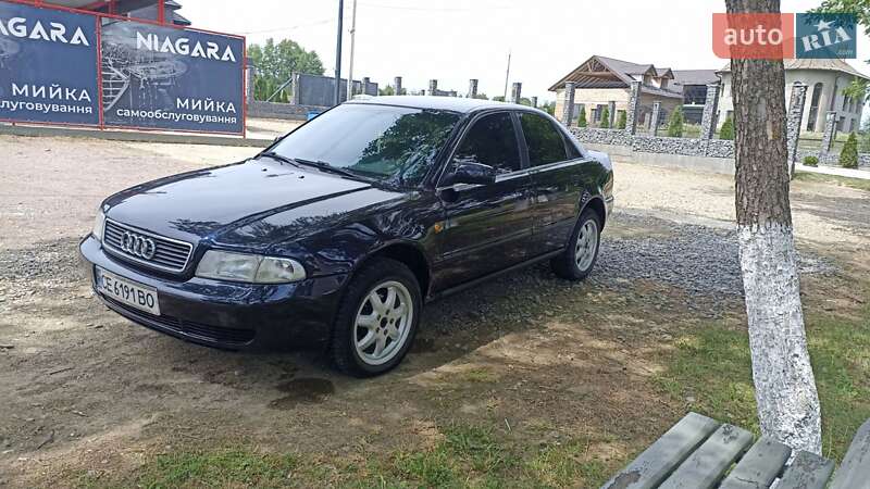 Седан Audi A4 1998 в Сторожинце