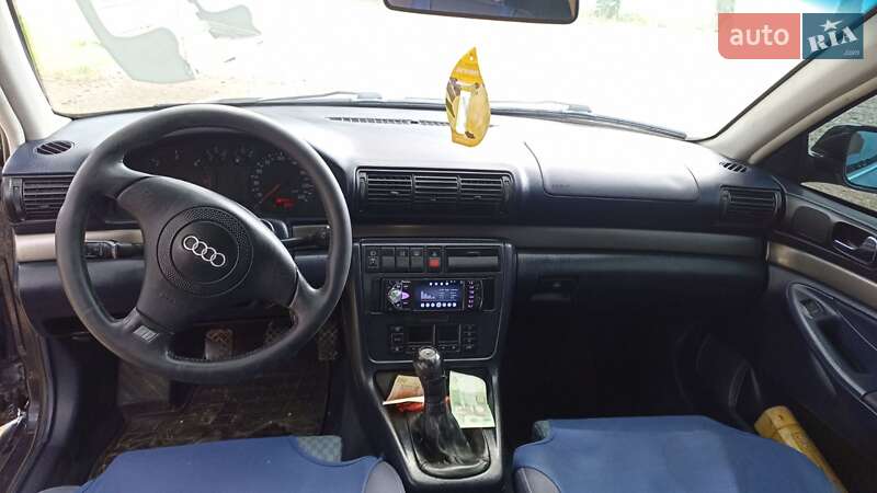 Седан Audi A4 1998 в Сторожинце
