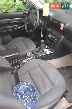Седан Audi A4 1995 в 