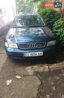 Седан Audi A4 1995 в Мукачево