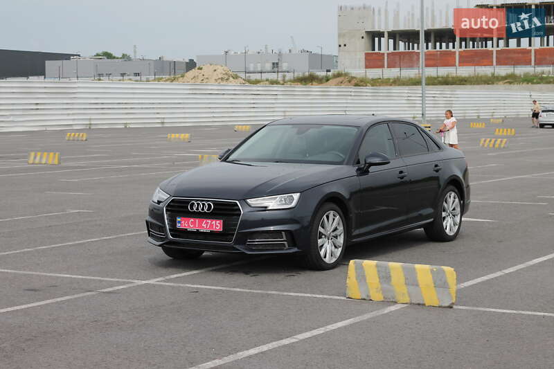 Седан Audi A4 2018 в Львове