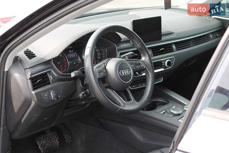 Седан Audi A4 2018 в Львове