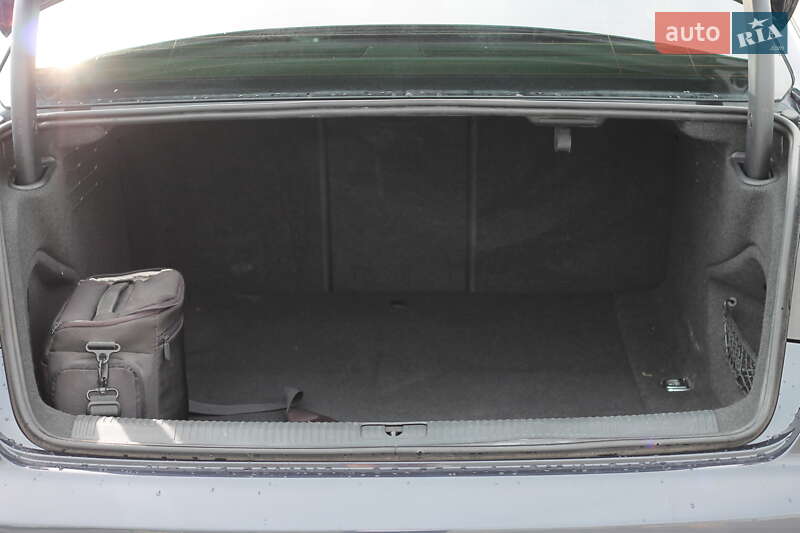 Седан Audi A4 2018 в Львове