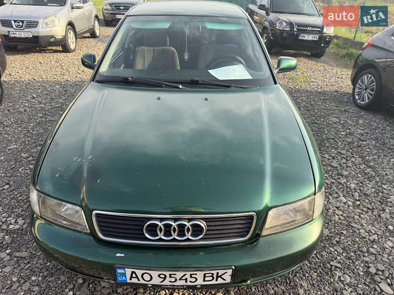 Седан Audi A4 1996 в Тячеві