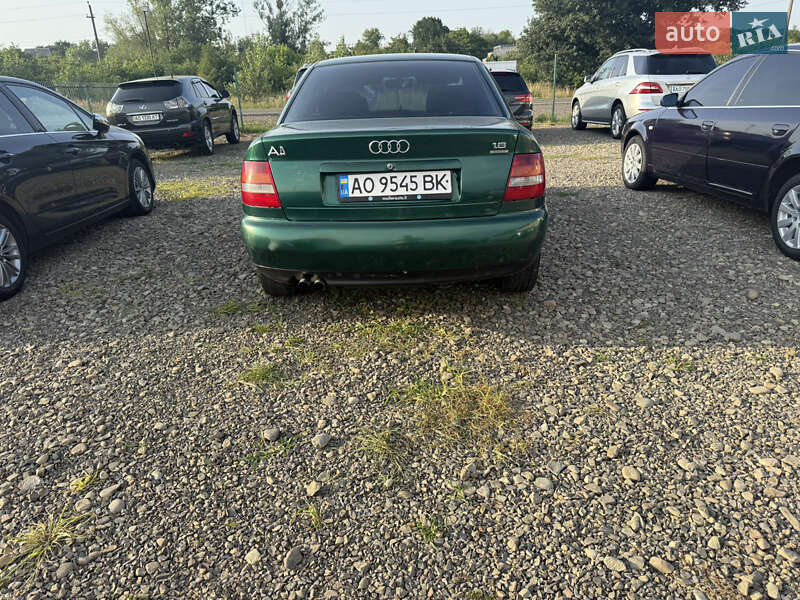 Седан Audi A4 1996 в Тячеві