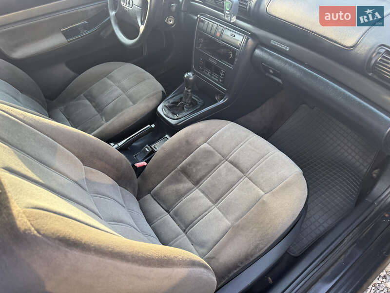 Седан Audi A4 1996 в Тячеві