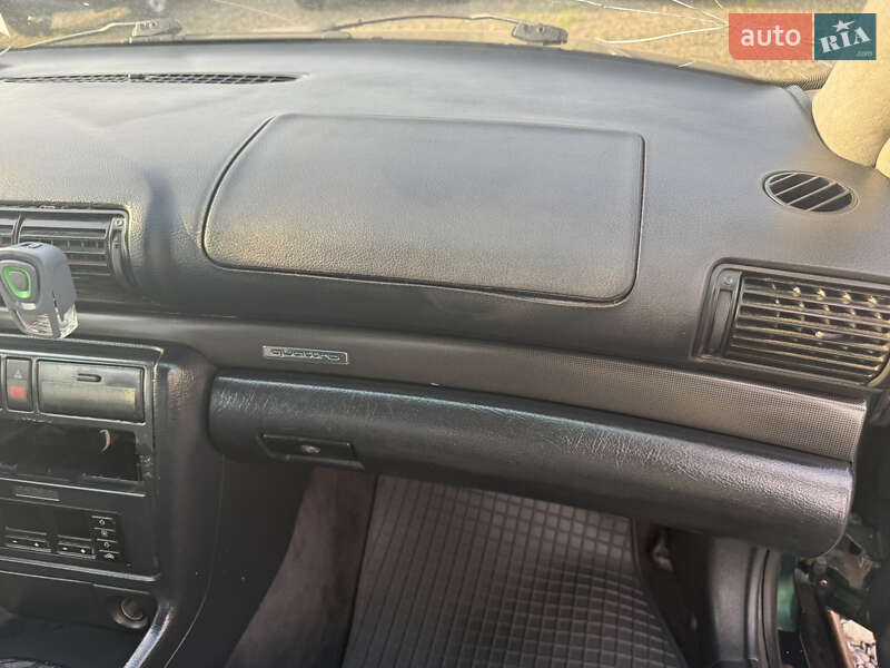 Седан Audi A4 1996 в Тячеві