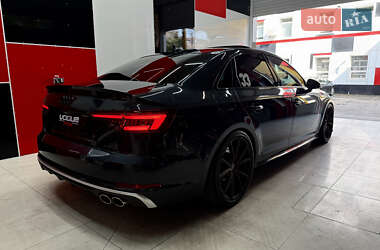 Седан Audi A4 2017 в 