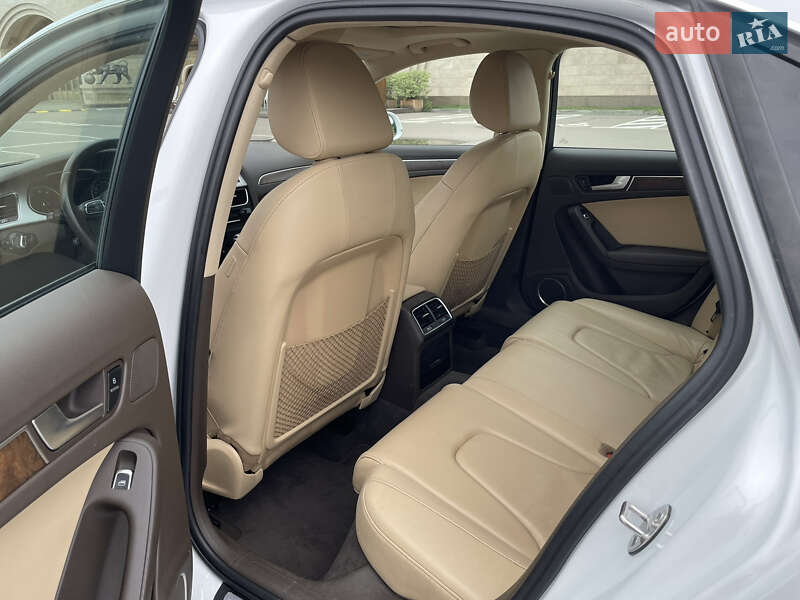 Седан Audi A4 2015 в Киеве