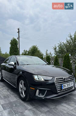 Седан Audi A4 2018 в 