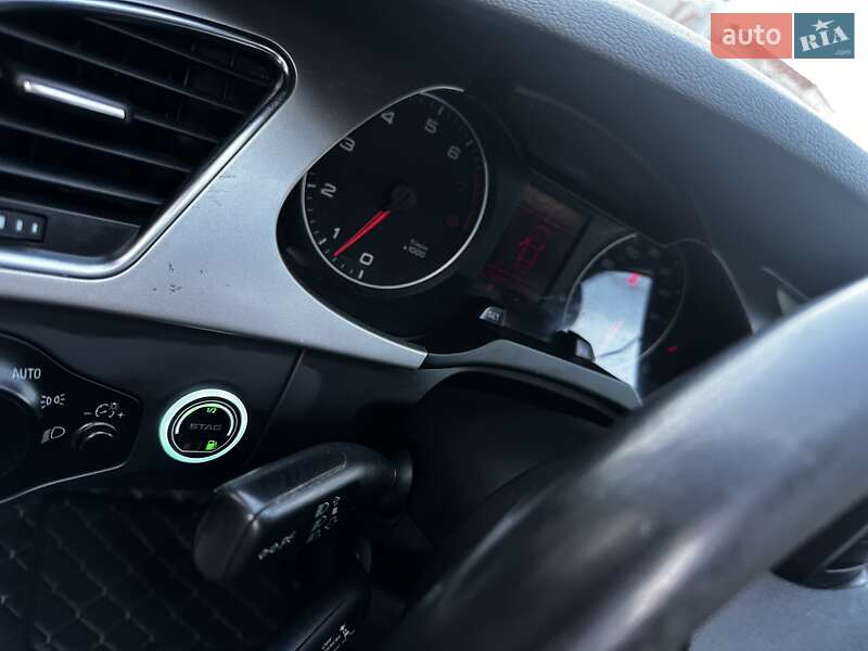 Седан Audi A4 2012 в Новгород-Сіверському