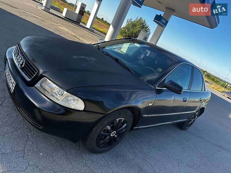 Седан Audi A4 1999 в Львове