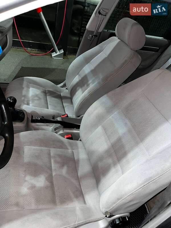 Седан Audi A4 1998 в Ивано-Франковске