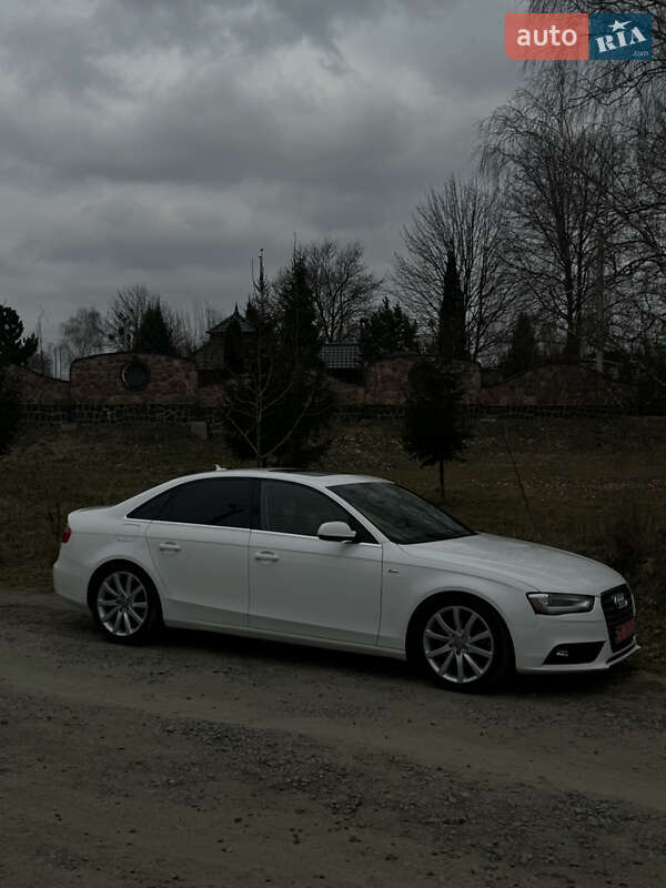 Седан Audi A4 2012 в Ровно