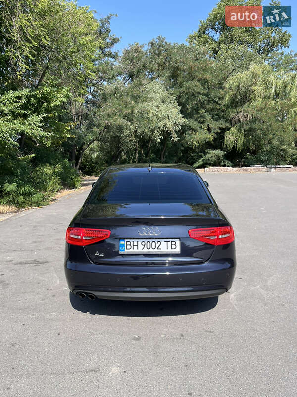 Седан Audi A4 2013 в Днепре