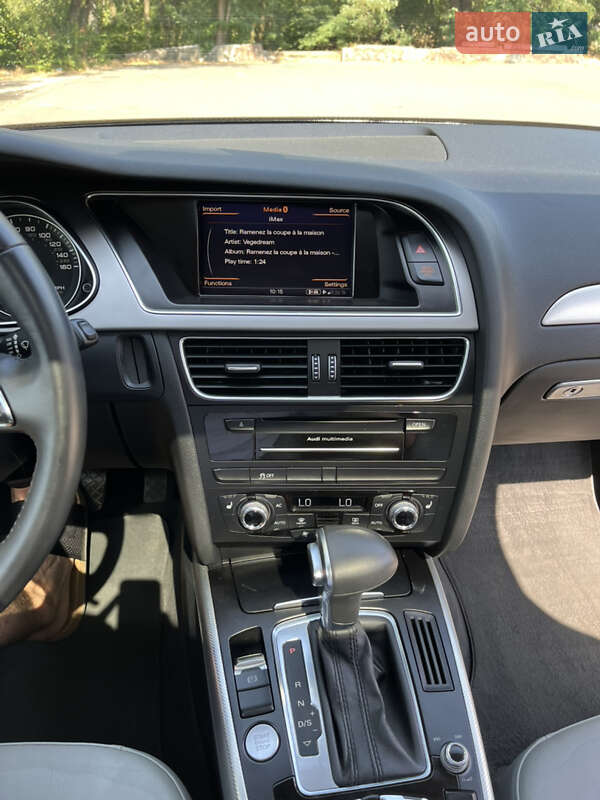 Седан Audi A4 2013 в Днепре