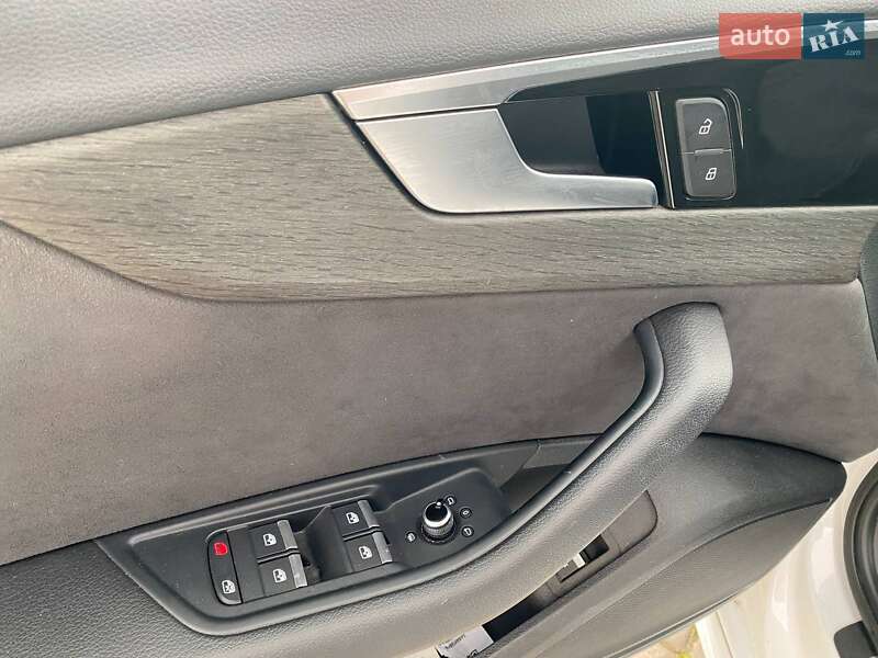Седан Audi A4 2023 в Львове