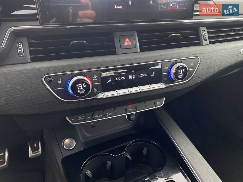 Седан Audi A4 2023 в Львове