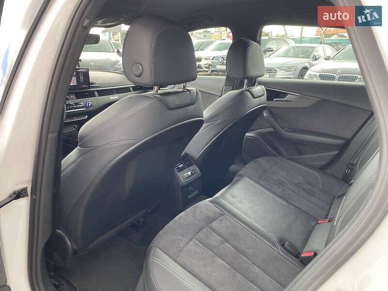 Седан Audi A4 2023 в Львове