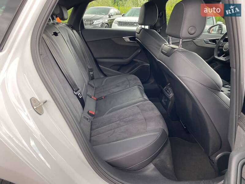 Седан Audi A4 2023 в Львове