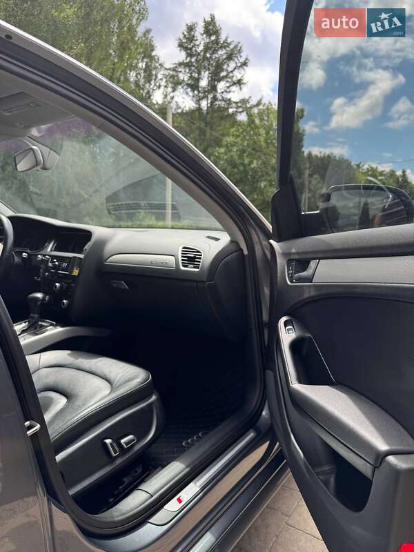 Седан Audi A4 2014 в Львове