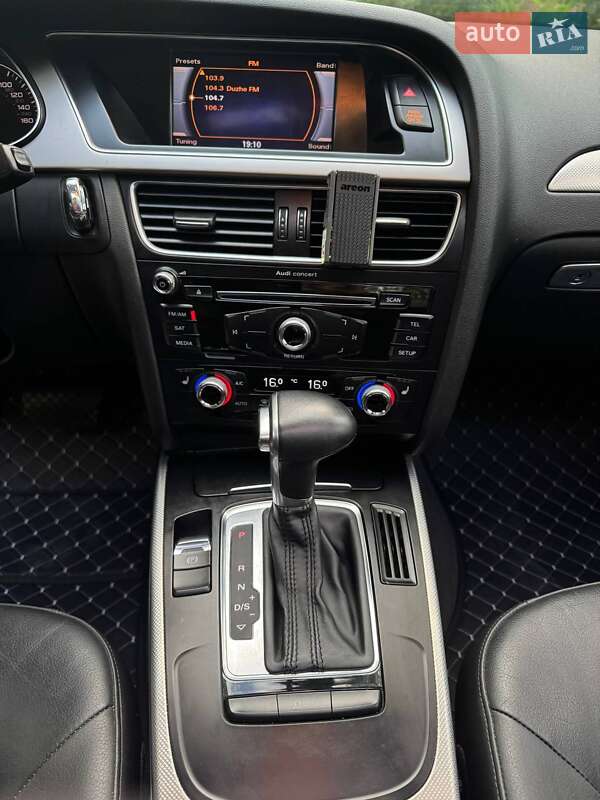 Седан Audi A4 2014 в Львове