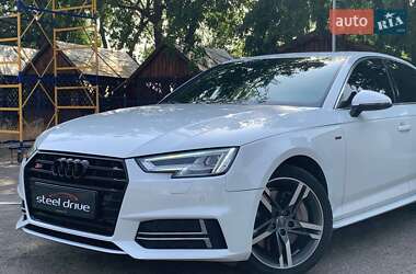 Седан Audi A4 2017 в 