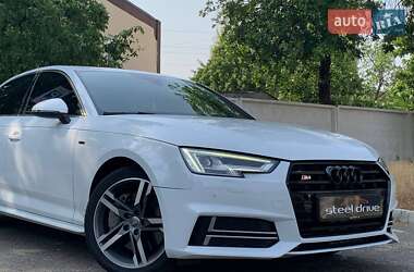 Седан Audi A4 2017 в 