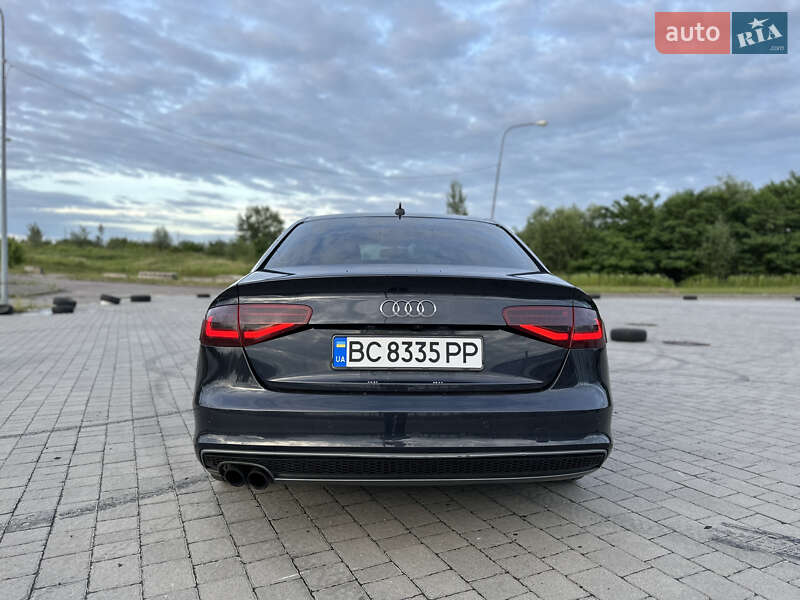 Седан Audi A4 2014 в Львове