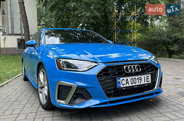 Седан Audi A4 2022 в 