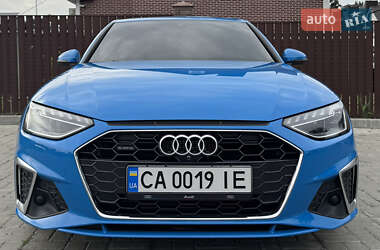 Седан Audi A4 2022 в 