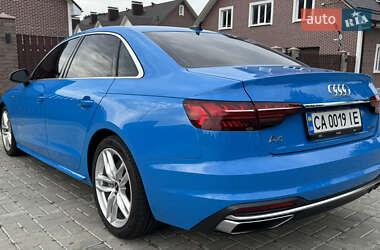 Седан Audi A4 2022 в 