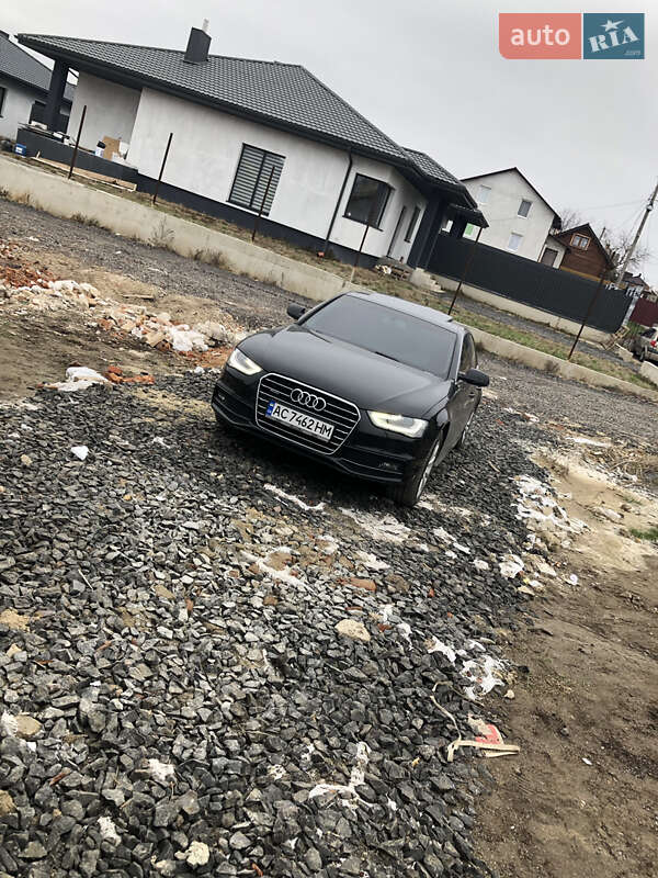 Седан Audi A4 2014 в Луцке
