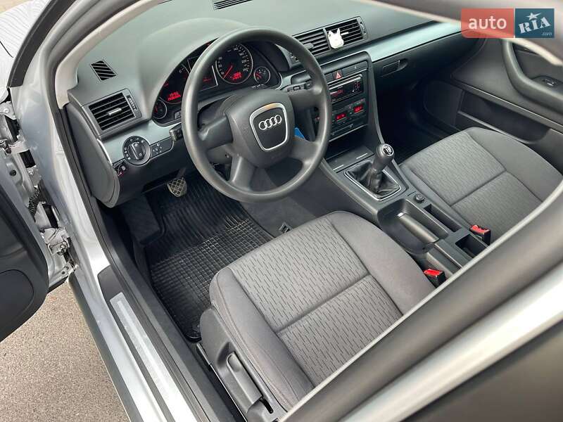 Седан Audi A4 2005 в Луцке