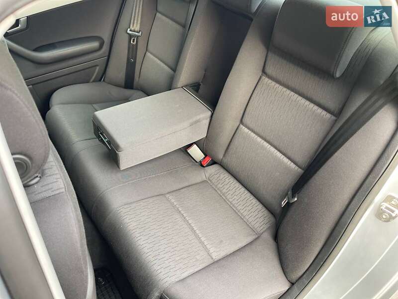 Седан Audi A4 2005 в Луцке