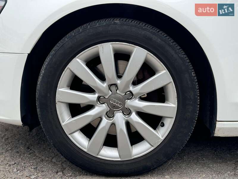 Седан Audi A4 2012 в Виннице