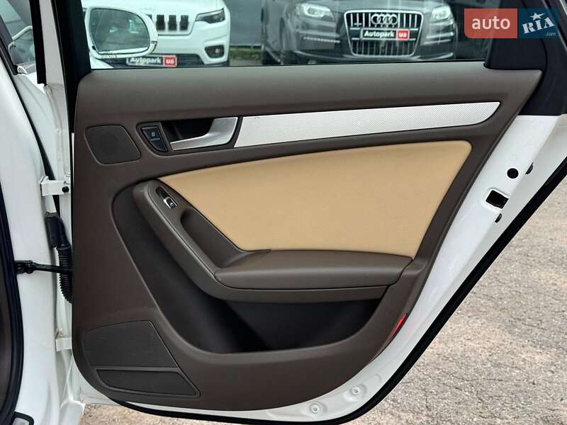 Седан Audi A4 2012 в Виннице