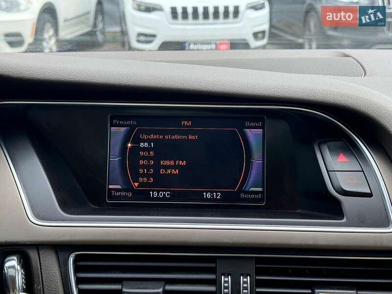 Седан Audi A4 2012 в Виннице