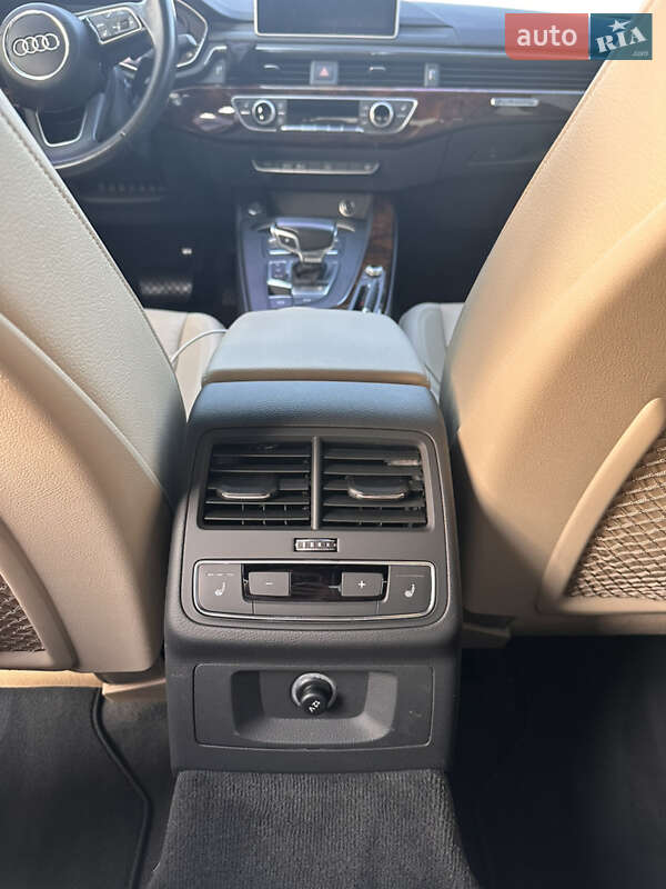 Седан Audi A4 2017 в Киеве
