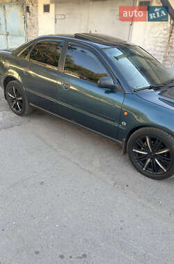 Седан Audi A4 1996 в 