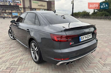 Седан Audi A4 2018 в 