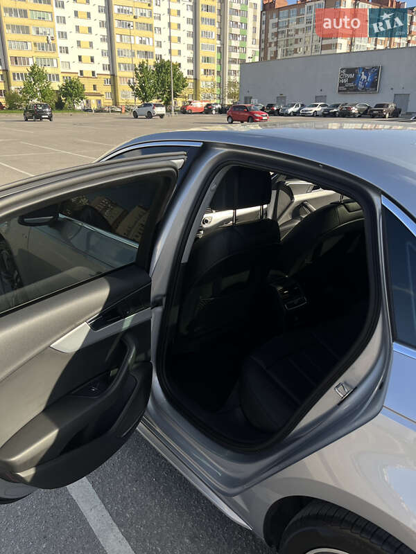 Седан Audi A4 2018 в Ивано-Франковске