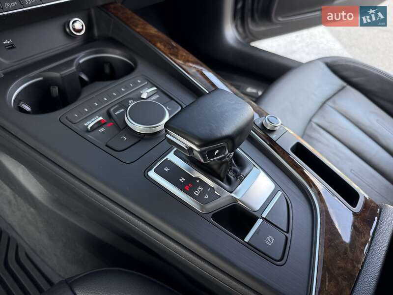 Седан Audi A4 2019 в Днепре