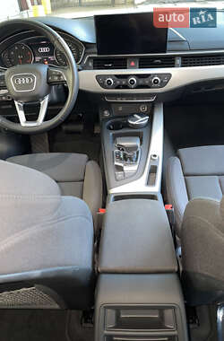 Универсал Audi A4 2022 в 